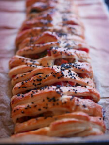 ciasto francuskie z warzywami i kurczakiem